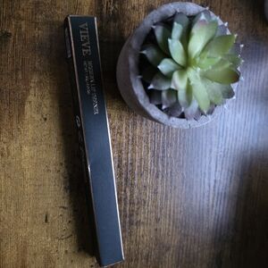 Eve Modern Lip Definer - Black